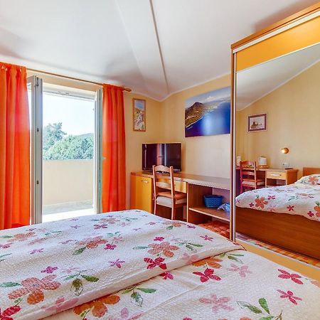 Apartments And Rooms By The Sea Nerezine, Losinj - 11815 Phòng bức ảnh
