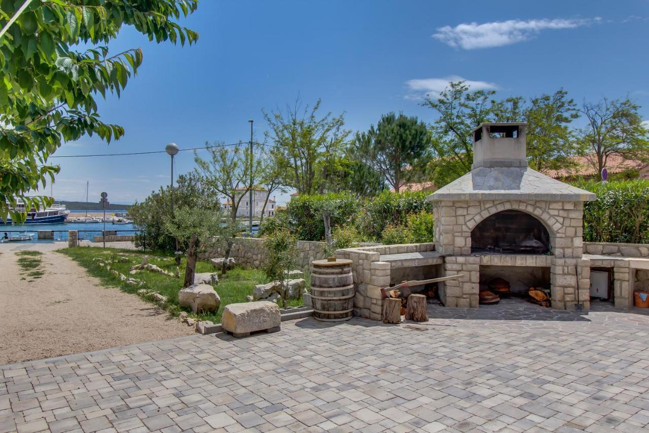 Apartments And Rooms By The Sea Nerezine, Losinj - 11815 Ngoại thất bức ảnh