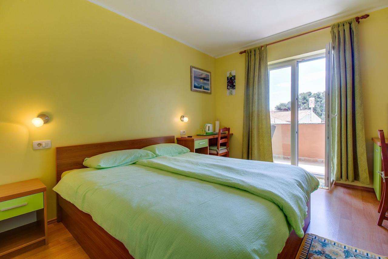 Apartments And Rooms By The Sea Nerezine, Losinj - 11815 Ngoại thất bức ảnh