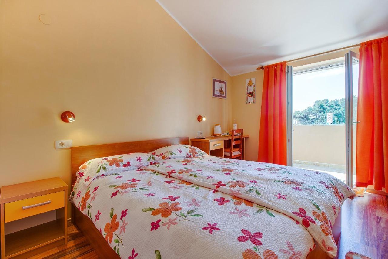 Apartments And Rooms By The Sea Nerezine, Losinj - 11815 Ngoại thất bức ảnh
