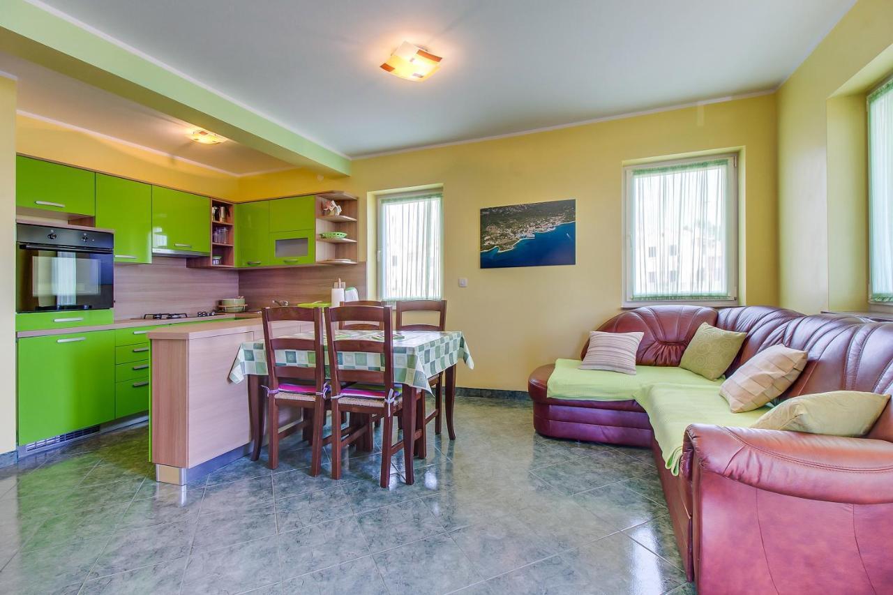 Apartments And Rooms By The Sea Nerezine, Losinj - 11815 Ngoại thất bức ảnh