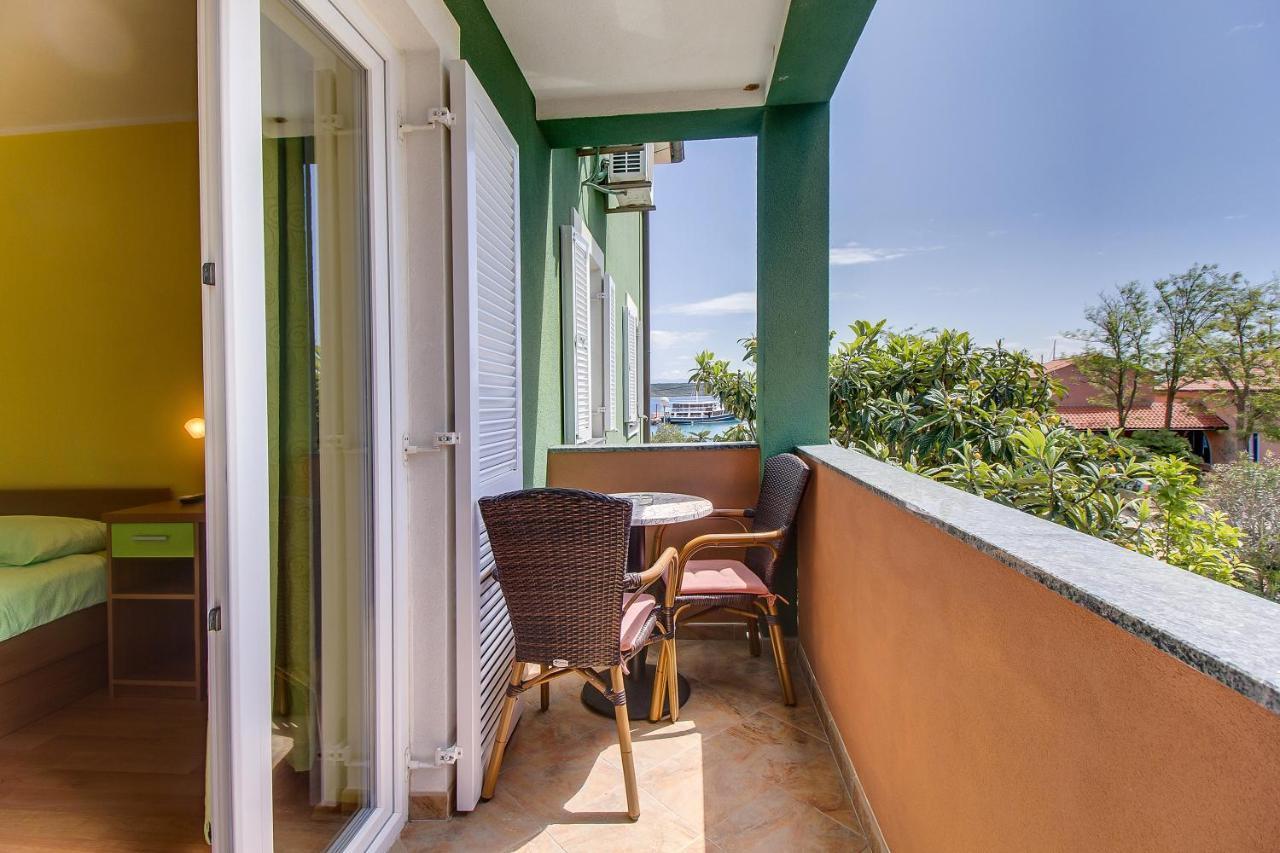 Apartments And Rooms By The Sea Nerezine, Losinj - 11815 Ngoại thất bức ảnh