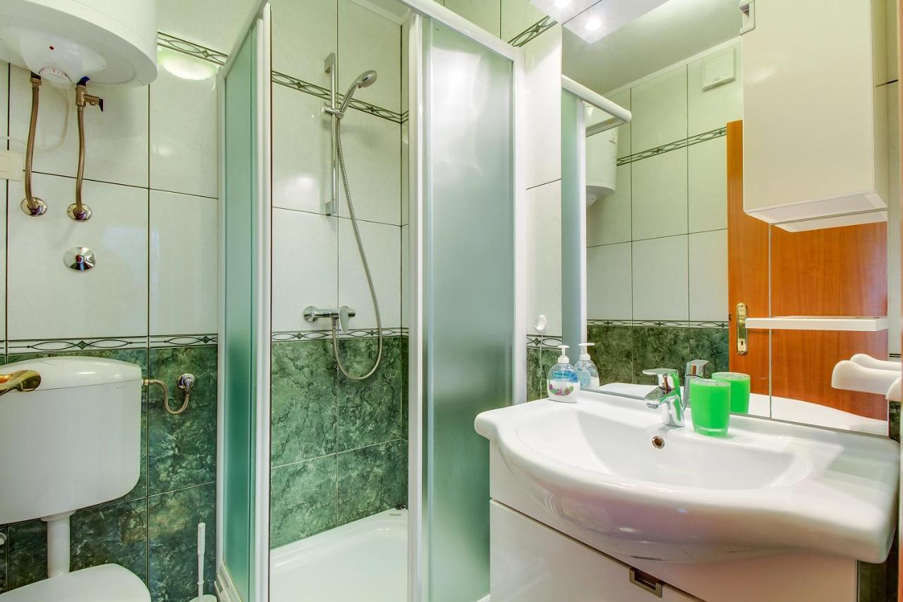 Apartments And Rooms By The Sea Nerezine, Losinj - 11815 Ngoại thất bức ảnh