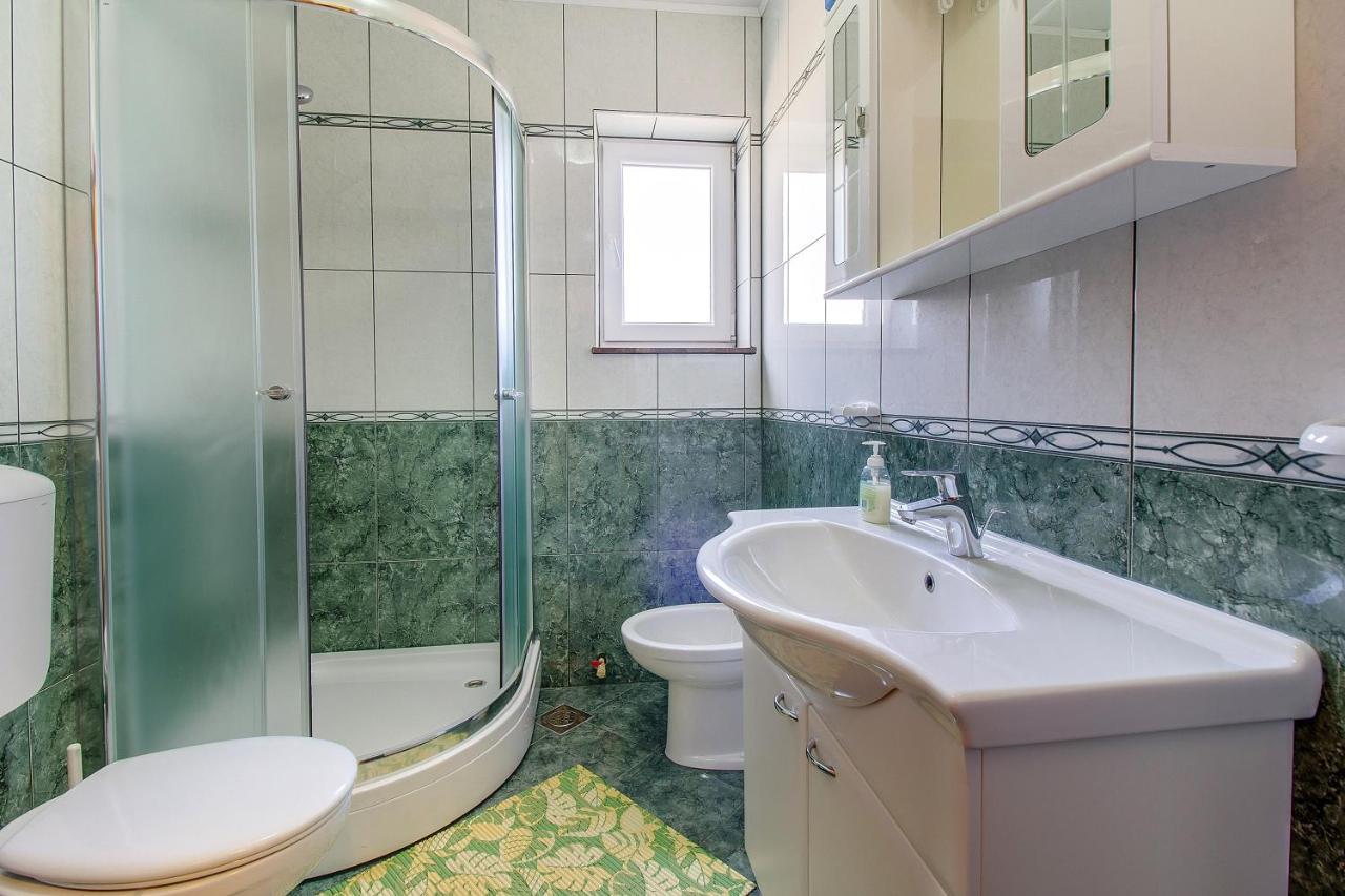 Apartments And Rooms By The Sea Nerezine, Losinj - 11815 Ngoại thất bức ảnh