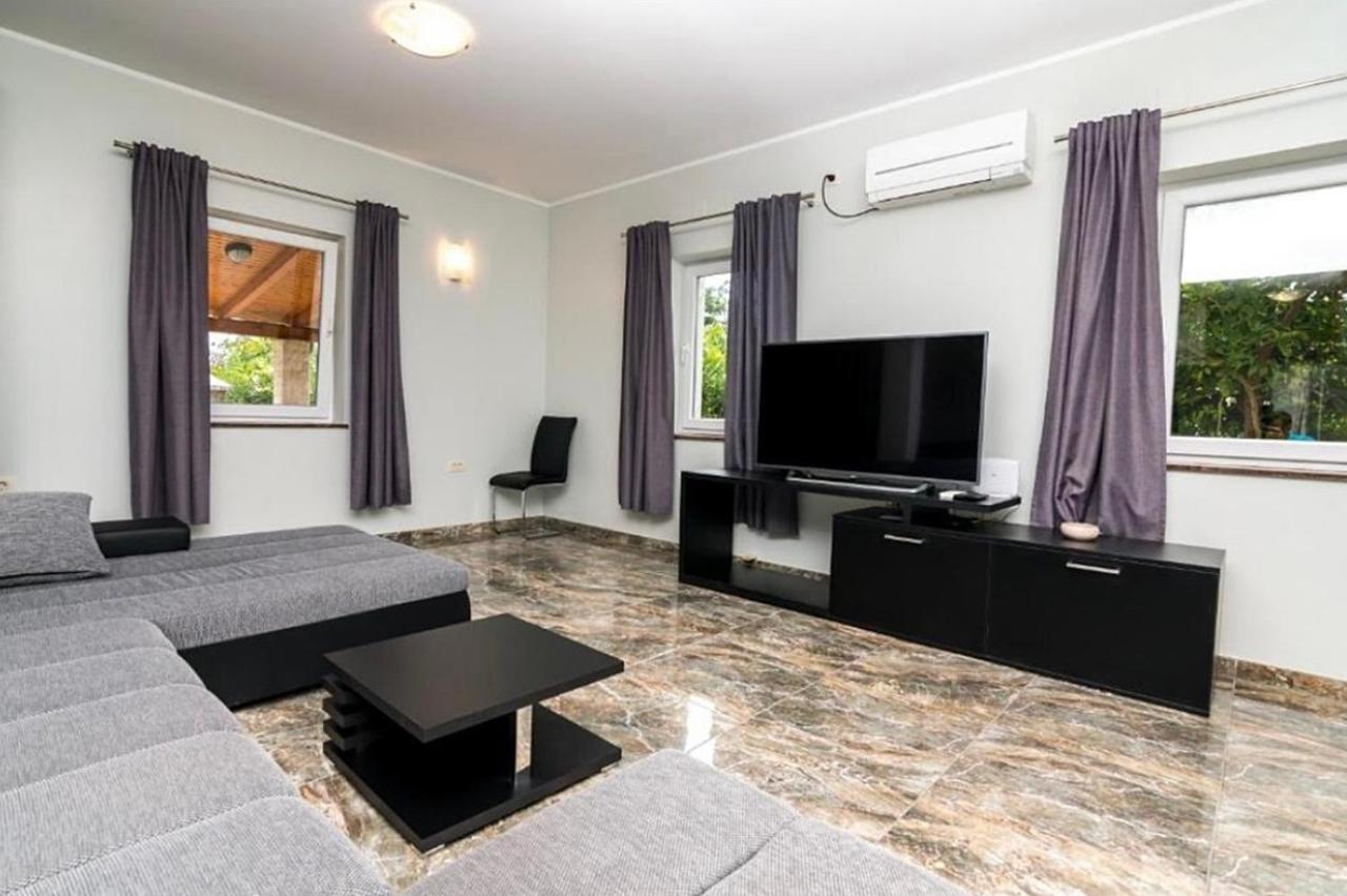 Apartments And Rooms By The Sea Nerezine, Losinj - 11815 Ngoại thất bức ảnh